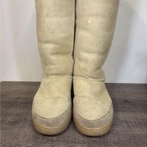 Gorgeous UGG tall boots, braided Tasman model.